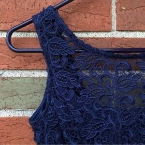 WHBM Lace Crewneck Blue Sleeveless Sheath Mini Dress 👗